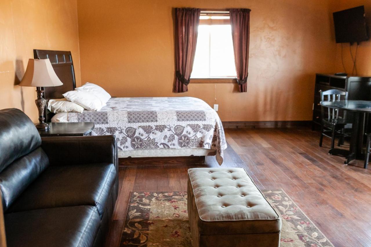 Circle R Motel East Glacier Park Village Екстериор снимка