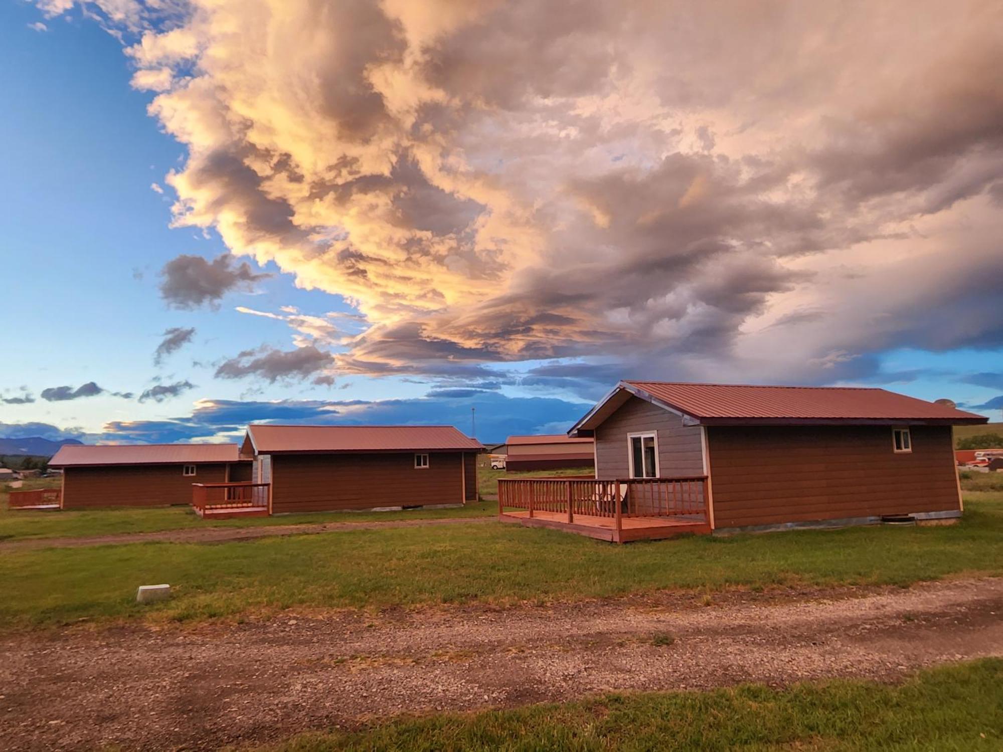 Circle R Motel East Glacier Park Village Екстериор снимка