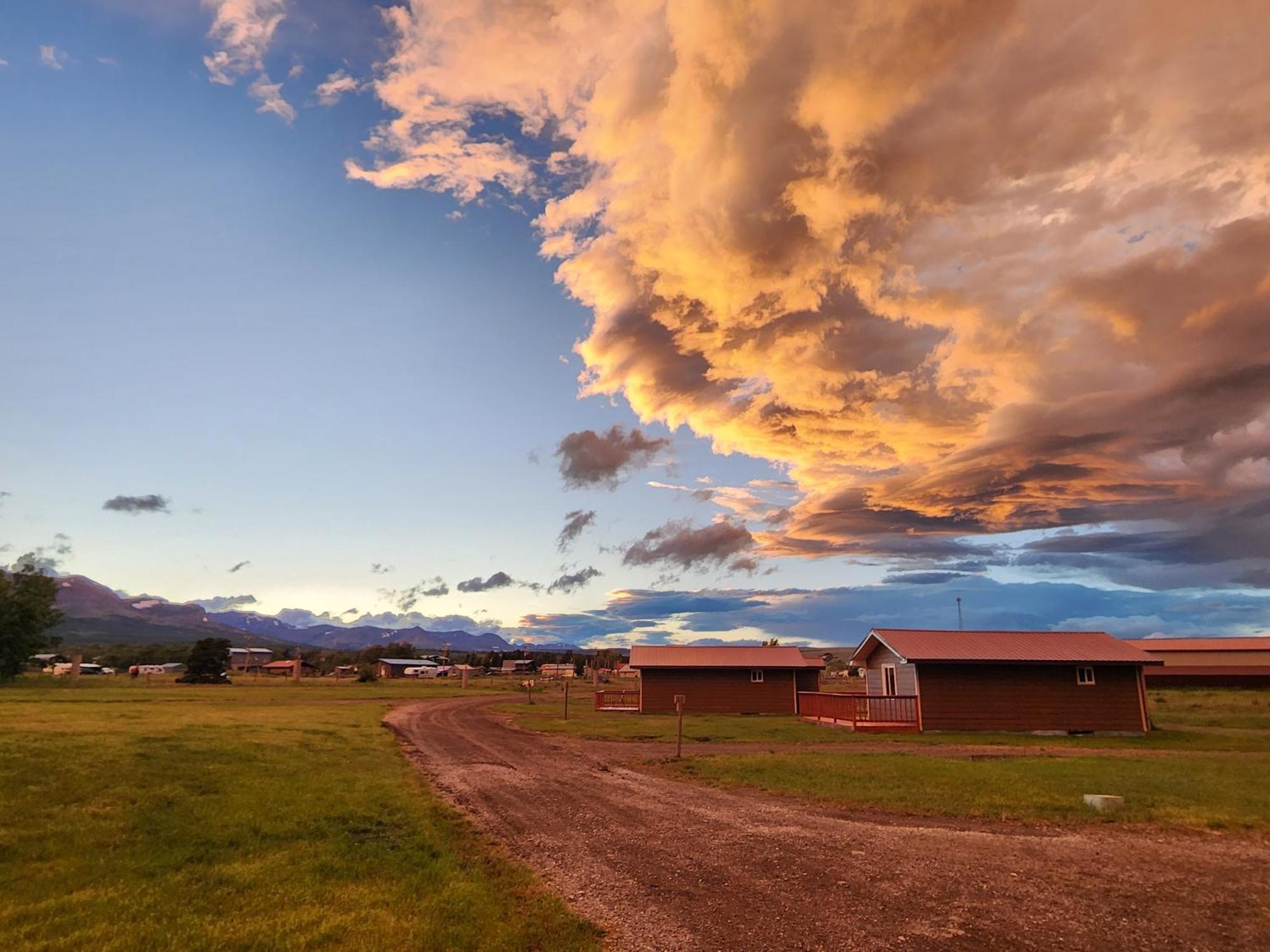 Circle R Motel East Glacier Park Village Екстериор снимка