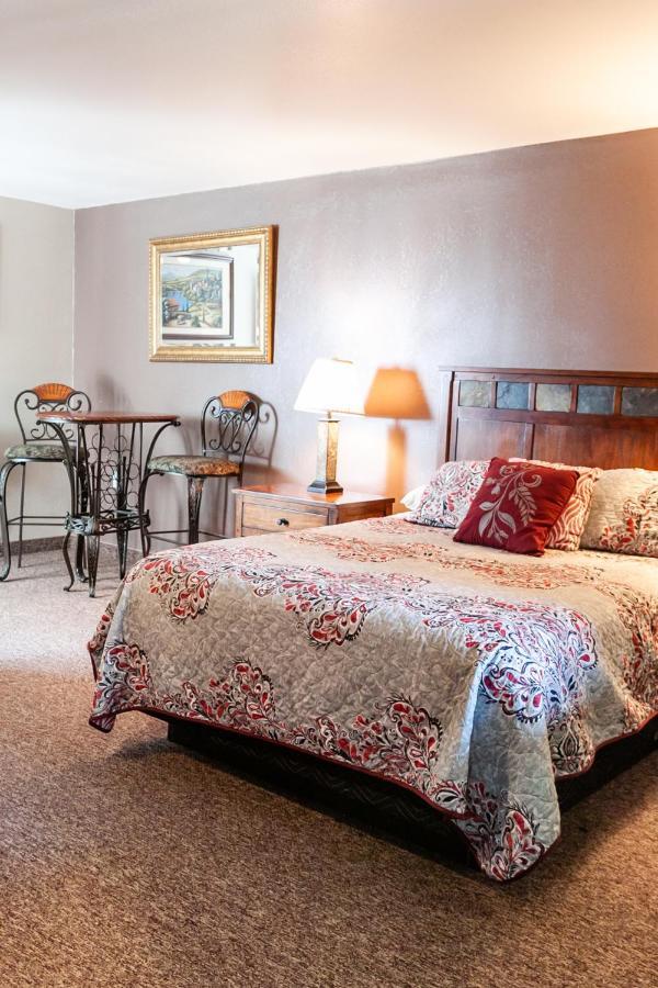 Circle R Motel East Glacier Park Village Екстериор снимка