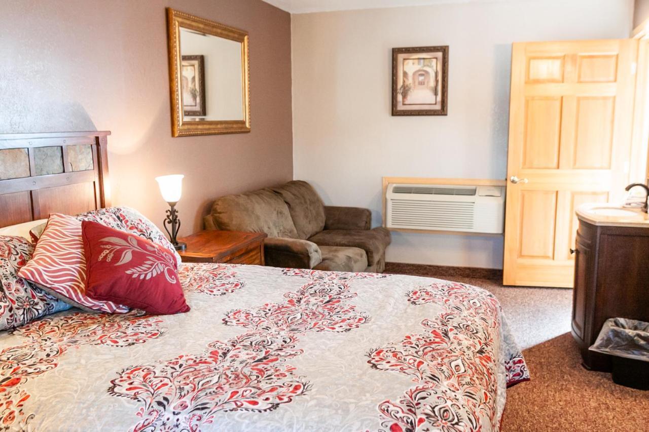 Circle R Motel East Glacier Park Village Екстериор снимка